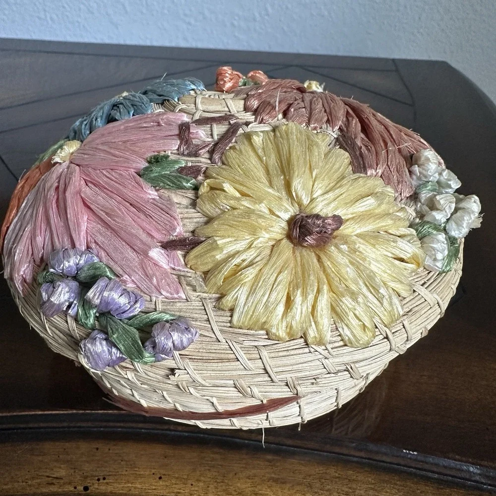 Vintage Raffia Flower Lidded Basket 5.25 Inch Woven Pine Needles Storage Boho